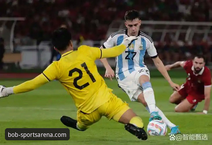 揭秘阿根廷5球大胜背后：卫冕冠军的战术进化与温情时刻